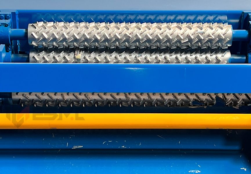 debarking machine rollers.jpg