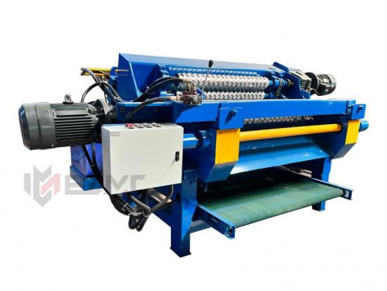 Debarking and rounding machine