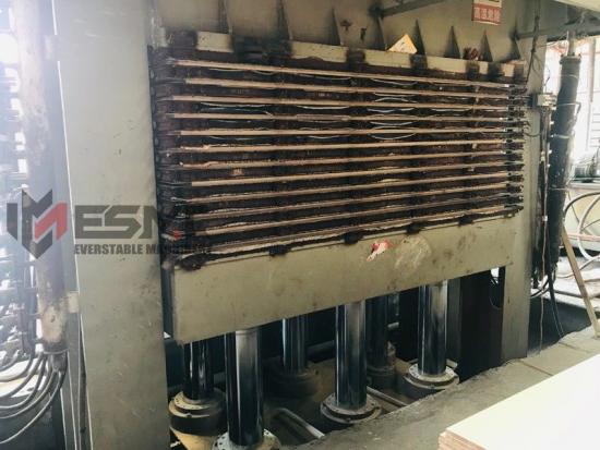 Automatic Laminating Veneer Multi-Layers 800 Ton Film Faced Plywood Hot Hydraulic Press Machine